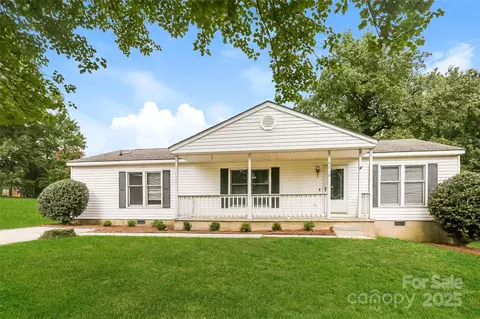 6010 Amberly Ln, Charlotte, NC 28213