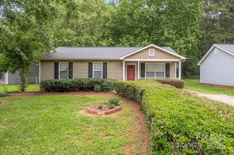 6220 Easter Ln, Charlotte, NC 28208