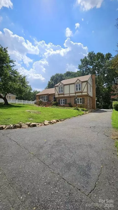 615 Braxfield Dr, Charlotte, NC 28217