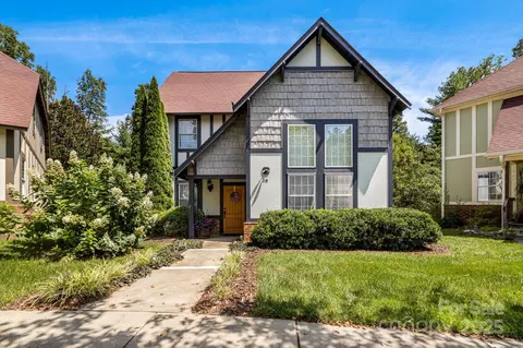 28 Trafalgar Cir, Asheville, NC 28805