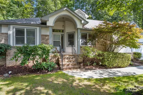 131 Jenny Lind Dr, Hendersonville, NC 28791
