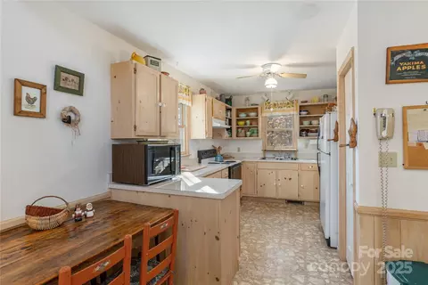 2355 Round Mountain Rd, Brevard, NC 28712 photo 10
