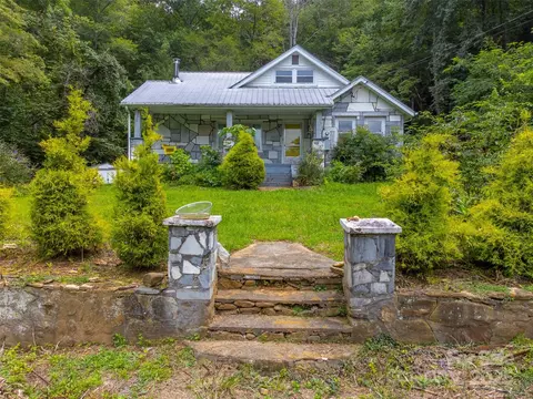 105 Marble Dr, Sylva, NC 28779