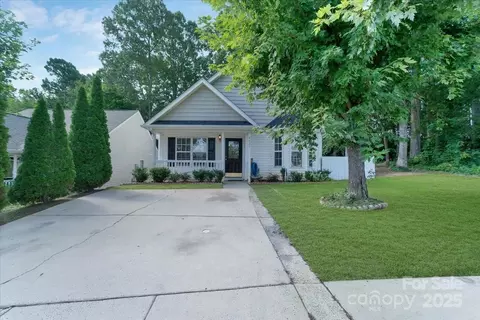 8421 Kings Creek Dr, Charlotte, NC 28273