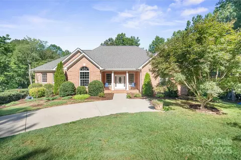 5025 Woodwinds Ne Dr NE, Hickory, NC 28601