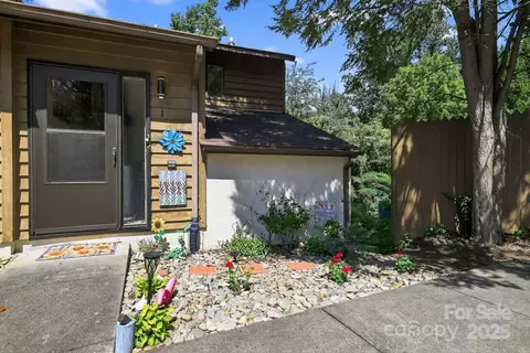 1420 11th Street Nw 1 Dr NW #1, Hickory, NC 28601