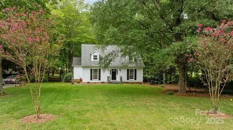 5828 Foxcrest Dr, Mint Hill, NC 28227