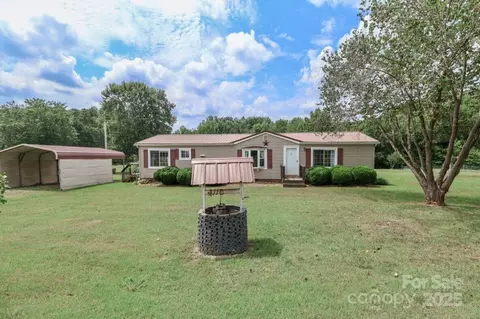 385 Deerchase Cir, Statesville, NC 28625