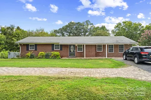 1241 2nd Se St SE, Hickory, NC 28602