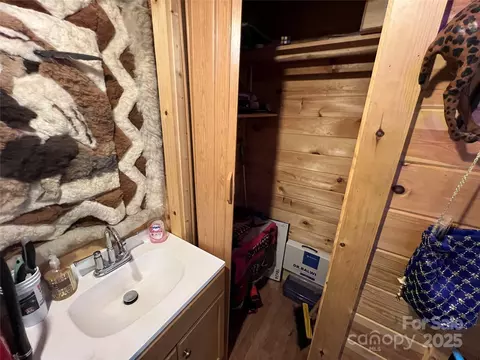 111 Shepherds Run, Purlear, NC 28665 photo 15