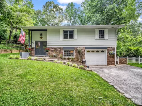66 Barberry Heights Dr, Brevard, NC 28712