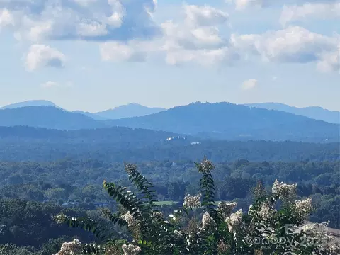 97 Destination Dr, Asheville, NC 28806