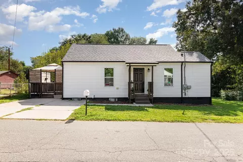 708 N Buckoak St, Stanley, NC 28164