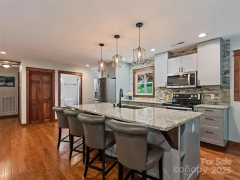 1903 Mauney Cove Rd, Waynesville, NC 28786