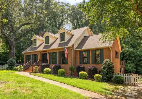 341 N Mulberry St, Statesville, NC 28677