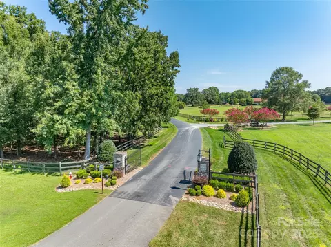 2700 Farm House Ln, Monroe, NC 28110