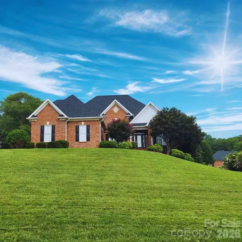 1081 Horse Rock Rd, Hickory, NC 28602