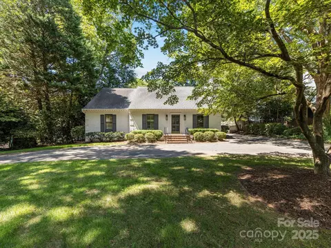 2118 Sharon Rd, Charlotte, NC 28207