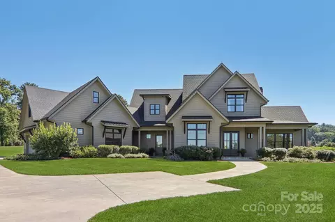 98 Drummond Cir, Hendersonville, NC 28791