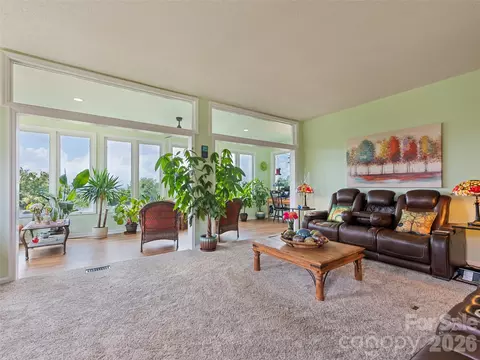 1401 Fleetwood 1 Plz #1, Hendersonville, NC 28739