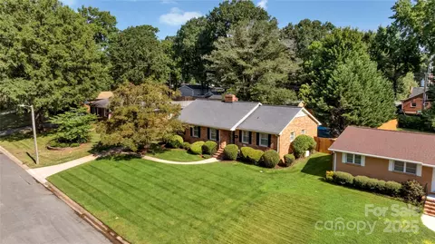 537 Cooper Dr, Charlotte, NC 28210