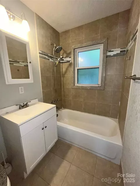 Bath - 236 Legrand St, Cheraw, SC 29520 photo 4 of 4