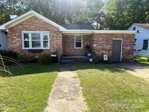 Exterior - 236 Legrand St, Cheraw, SC 29520 photo 5 of 7