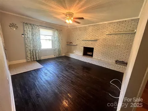 Living - 236 Legrand St, Cheraw, SC 29520 photo 3 of 4