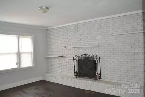 Living - 236 Legrand St, Cheraw, SC 29520 photo 2 of 4