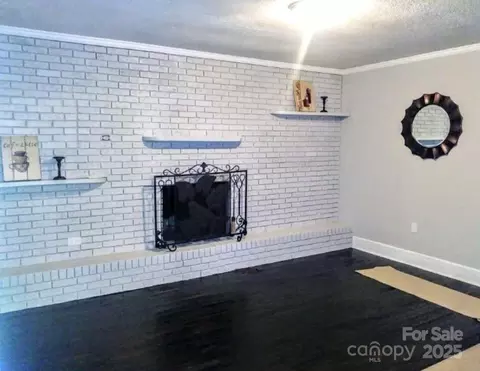Living - 236 Legrand St, Cheraw, SC 29520 photo 4 of 4