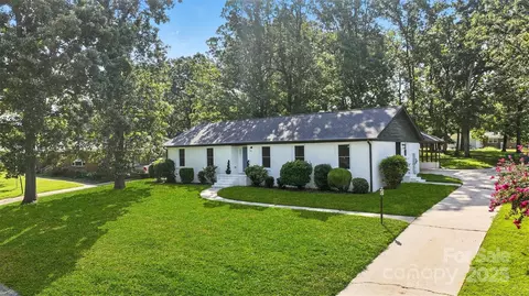 6641 Pawnee Dr, Charlotte, NC 28214