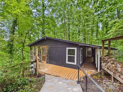 Exterior - 199 Upper Bat Cave Dr, Hendersonville, NC 28792 photo 2 of 8