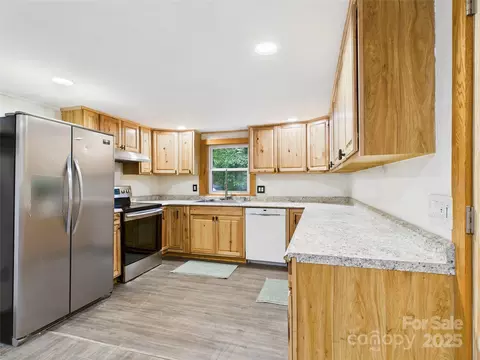 Kitchen - 199 Upper Bat Cave Dr, Hendersonville, NC 28792 photo 2 of 3