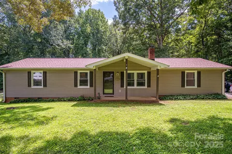 1472 Woodridge Ln, Lincolnton, NC 28092