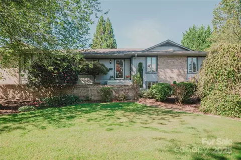 115 Hawkins Creek Rd, Hendersonville, NC 28791