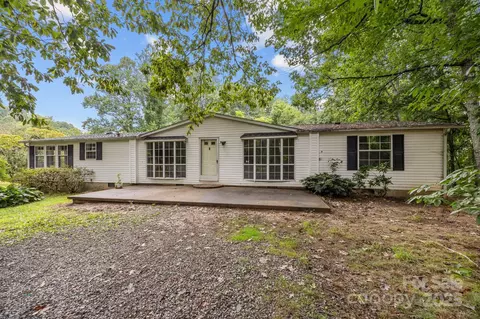 573 Deep Gap Loop Rd, Flat Rock, NC 28731