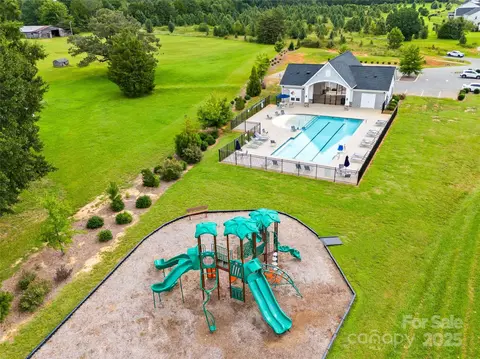 Exterior - 4515 Dover Ct, Denver, NC 28037 photo 4 of 4
