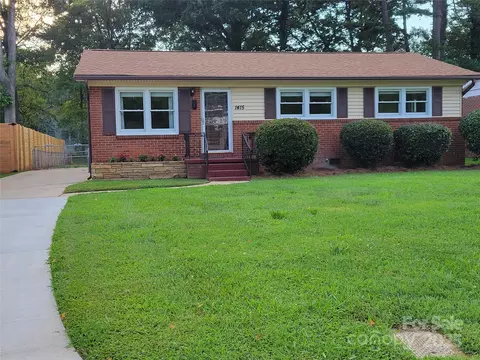 1415 Orvis St, Charlotte, NC 28216