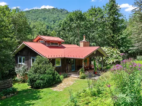 9405 Nc 261 Hwy, Bakersville, NC 28705