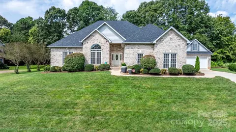 3915 Steve Ikerd Ne Dr NE, Hickory, NC 28601