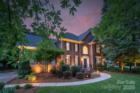 2121 Flagstick Dr, Matthews, NC 28104