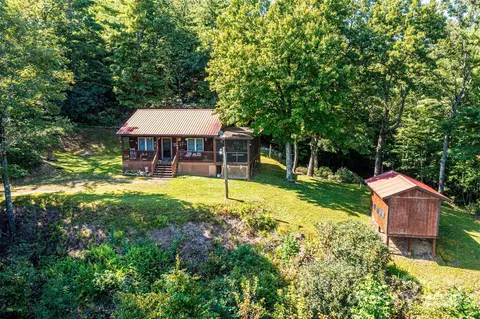 805 Deer Crossing Ln, Lenoir, NC 28645