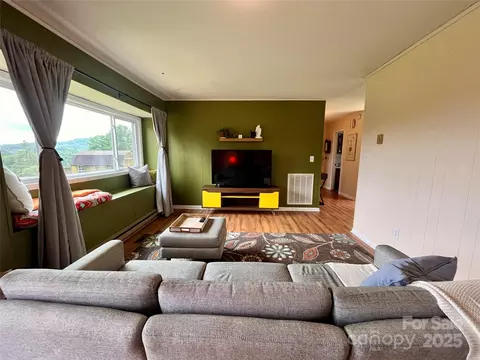 Living - 657 Arrowhead Trl, Marion, NC 28752 photo 4 of 5