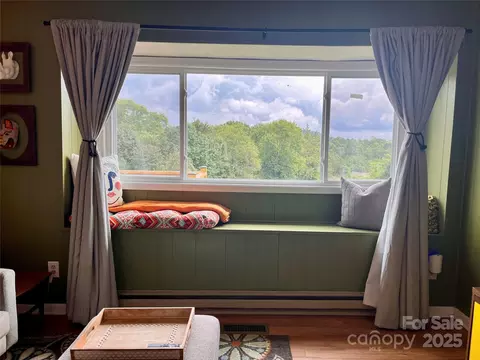 Living - 657 Arrowhead Trl, Marion, NC 28752 photo 3 of 5