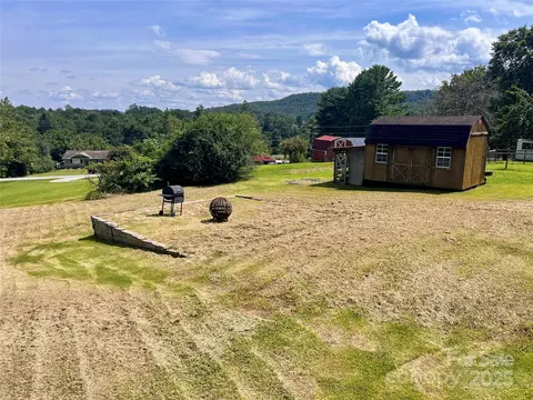 Exterior - 657 Arrowhead Trl, Marion, NC 28752 photo 7 of 9
