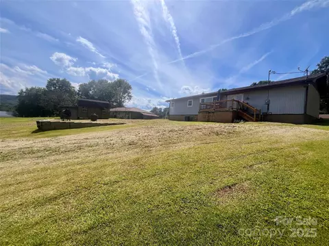 Exterior - 657 Arrowhead Trl, Marion, NC 28752 photo 6 of 9