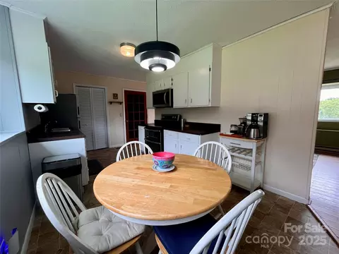 Kitchen - 657 Arrowhead Trl, Marion, NC 28752 photo 2 of 3