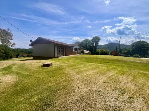 Exterior - 657 Arrowhead Trl, Marion, NC 28752 photo 3 of 9
