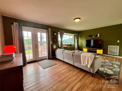 Living - 657 Arrowhead Trl, Marion, NC 28752 photo 5 of 5