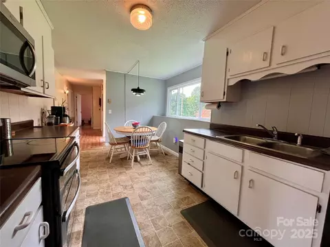Kitchen - 657 Arrowhead Trl, Marion, NC 28752 photo 3 of 3